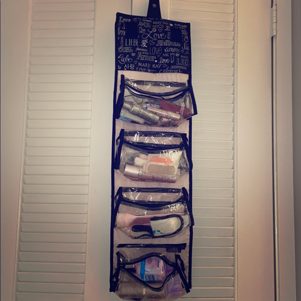 Make up carrier